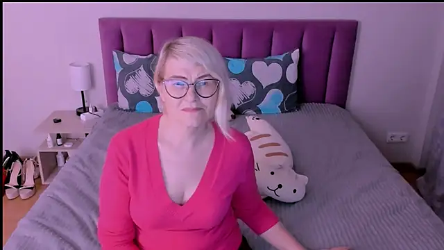 sabrinamacmarren online show from 09/09/25, 08:18