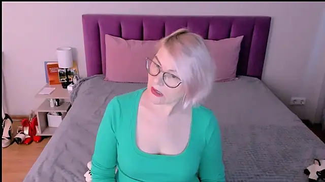 sabrinamacmarren online show from 12/01/25, 07:31