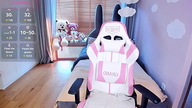 MiaSilkX online show from 04/09/26, 10:10