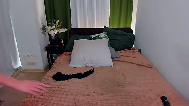 MiaSilkX online show from 04/20/26, 12:30