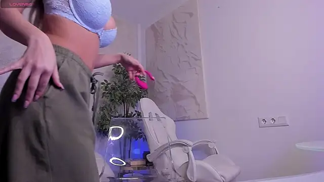 lissababe1 online show from 04/08/26, 11:06