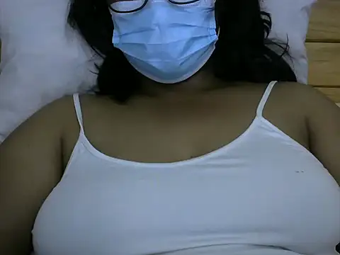 Snapshot of Artinah22 chatting on 09/25/25, 06:47 Artinah22 online show from 09/25/25, 06:47