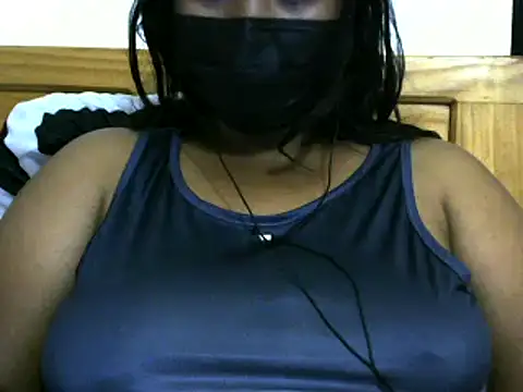 Snapshot of Artinah22 chatting on 02/19/25, 08:41 Artinah22 online show from 02/19/25, 08:41