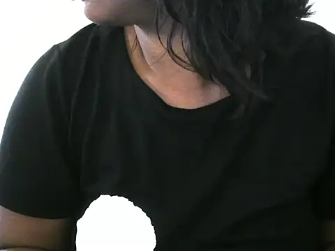 Snapshot of Artinah22 chatting on 10/29/25, 12:15 Artinah22 online show from 10/29/25, 12:15