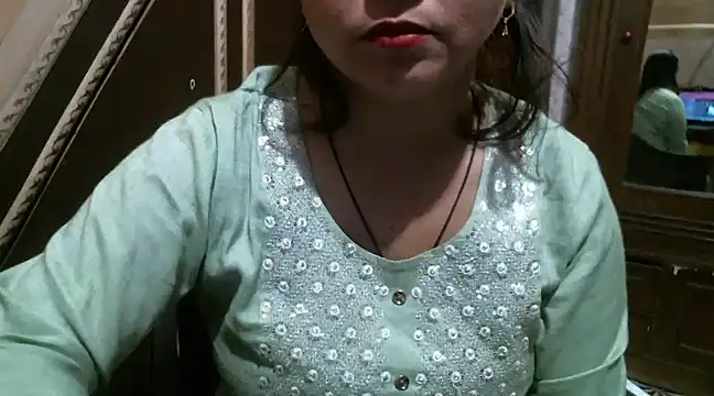 Snapshot of UrsMansi chatting on 03/18/25, 07:12 UrsMansi online show from 03/18/25, 07:12