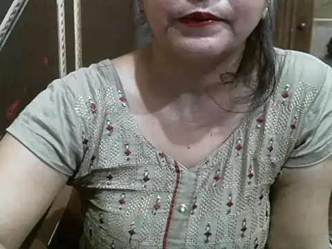 Snapshot of UrsMansi chatting on 10/31/25, 07:21 UrsMansi online show from 10/31/25, 07:21