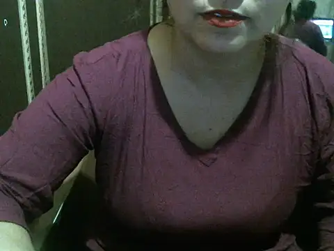 Snapshot of UrsMansi chatting on 10/24/25, 07:35 UrsMansi online show from 10/24/25, 07:35