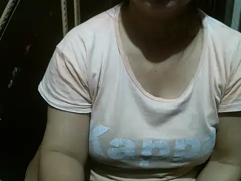 Snapshot of UrsMansi chatting on 07/08/26, 03:41 UrsMansi online show from 07/08/26, 03:41