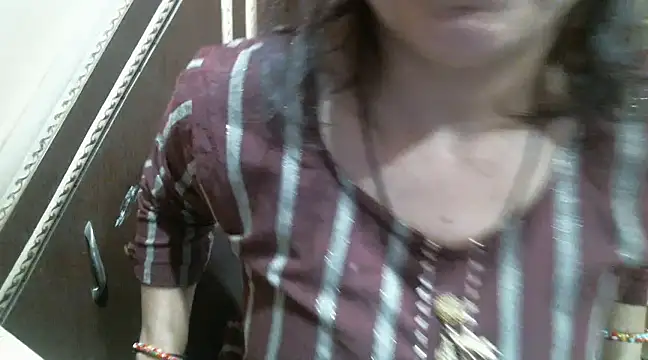 Snapshot of UrsMansi chatting on 03/01/25, 04:04 UrsMansi online show from 03/01/25, 04:04