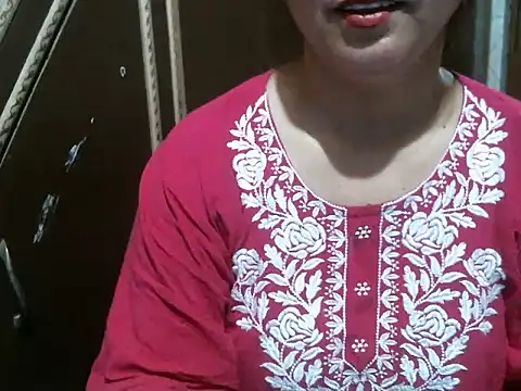 Snapshot of UrsMansi chatting on 09/25/25, 06:19 UrsMansi online show from 09/25/25, 06:19