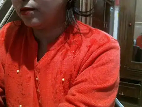 Snapshot of UrsMansi chatting on 01/16/25, 04:49 UrsMansi online show from 01/16/25, 04:49