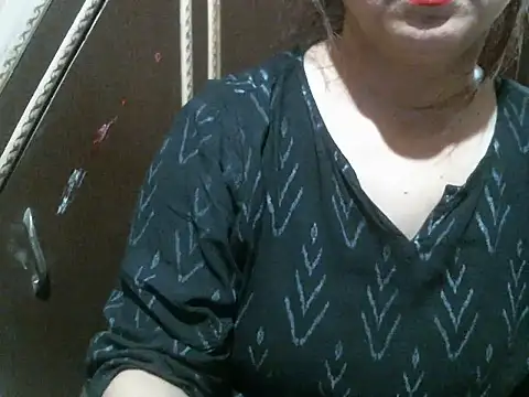Snapshot of UrsMansi chatting on 06/12/26, 03:48 UrsMansi online show from 06/12/26, 03:48