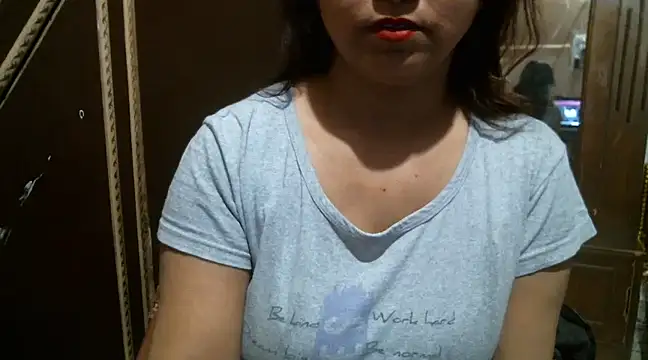 Snapshot of UrsMansi chatting on 02/14/25, 04:26 UrsMansi online show from 02/14/25, 04:26