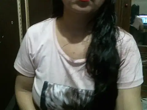 Snapshot of UrsMansi chatting on 10/06/25, 08:53 UrsMansi online show from 10/06/25, 08:53