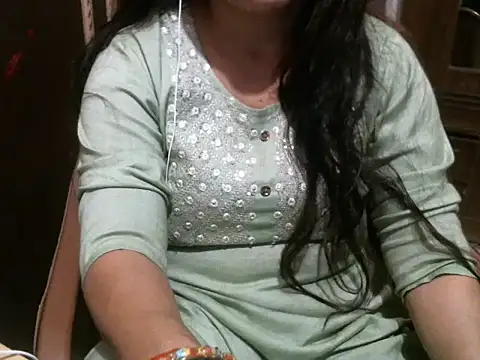 Snapshot of UrsMansi chatting on 11/05/25, 07:00 UrsMansi online show from 11/05/25, 07:00