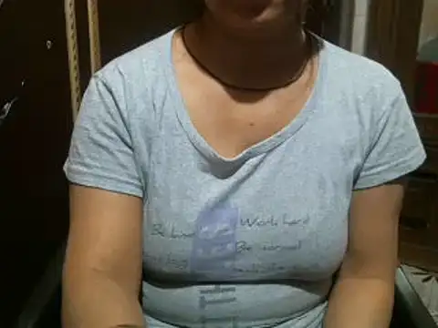 Snapshot of UrsMansi chatting on 01/12/25, 08:47 UrsMansi online show from 01/12/25, 08:47