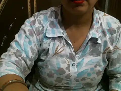 Snapshot of UrsMansi chatting on 10/18/25, 07:10 UrsMansi online show from 10/18/25, 07:10