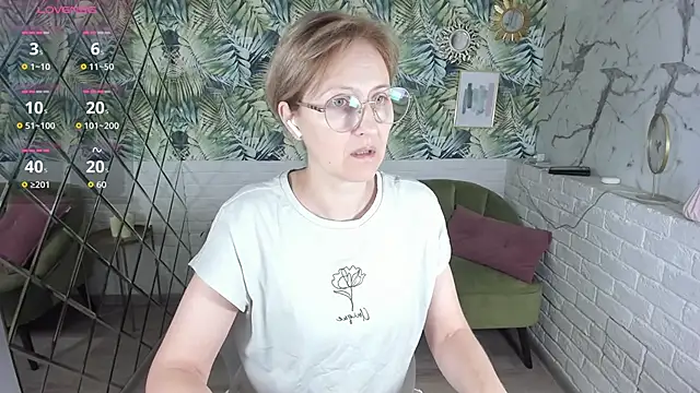 Paris Cherry online show from 12/14/25, 08:03