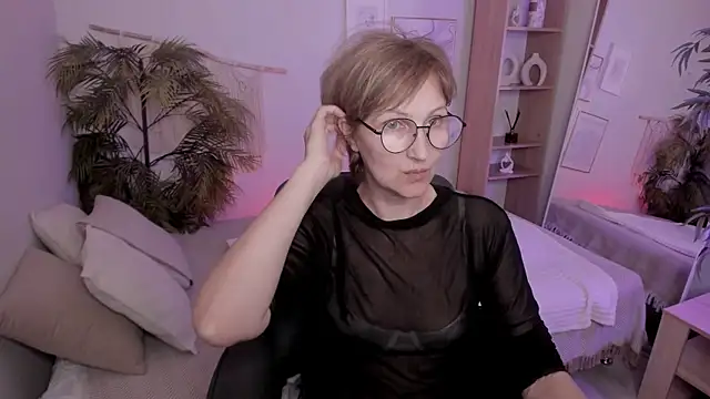 Snapshot of Paris_Cherry chatting on 07/09/26, 06:40 Paris Cherry online show from 07/09/26, 06:40