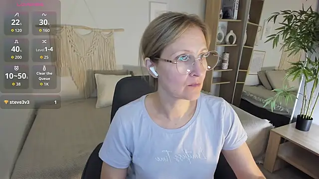 Snapshot of Paris_Cherry chatting on 09/21/25, 07:52 Paris Cherry online show from 09/21/25, 07:52