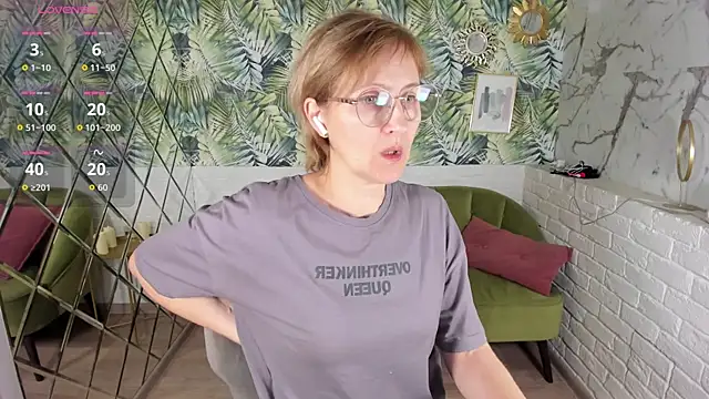 Paris Cherry online show from 12/21/25, 06:09