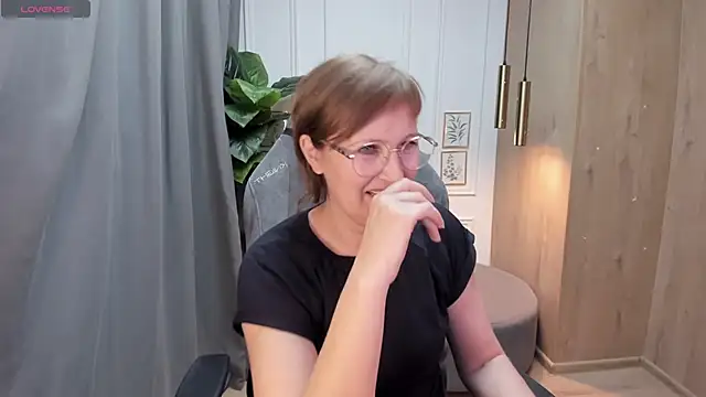 Snapshot of Paris_Cherry chatting on 02/23/25, 04:46 Paris Cherry online show from 02/23/25, 04:46