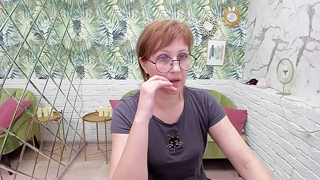 Snapshot of Paris_Cherry chatting on 03/18/25, 08:05 Paris Cherry online show from 03/18/25, 08:05
