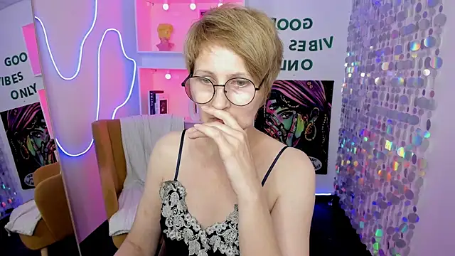 Snapshot of Paris_Cherry chatting on 07/29/26, 05:56 Paris Cherry online show from 07/29/26, 05:56