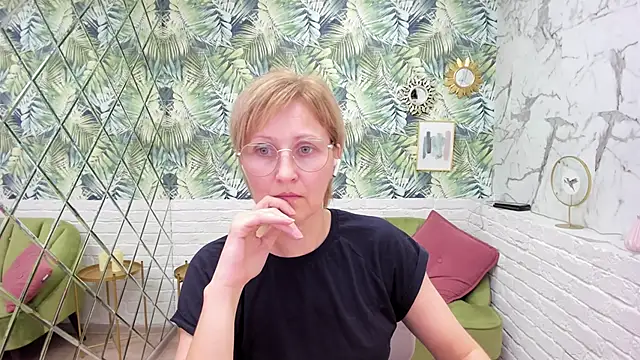 Paris Cherry online show from 11/04/25, 08:12