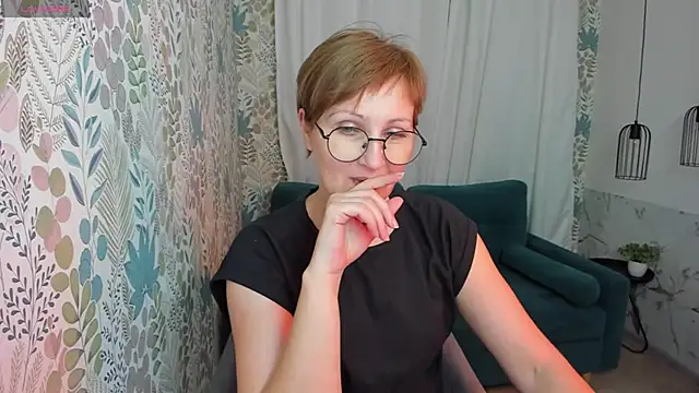 Snapshot of Paris_Cherry chatting on 02/20/25, 01:08 Paris Cherry online show from 02/20/25, 01:08