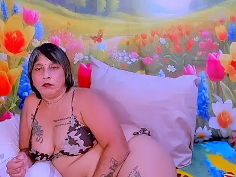 indianroxy online show from 10/28/25, 06:51