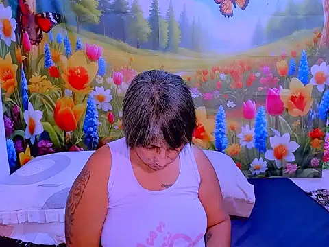 Snapshot of indianroxy chatting on 10/19/25, 04:10 indianroxy online show from 10/19/25, 04:10