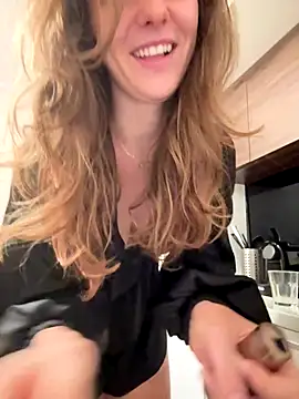 MariiD online show from 10/12/25, 06:15