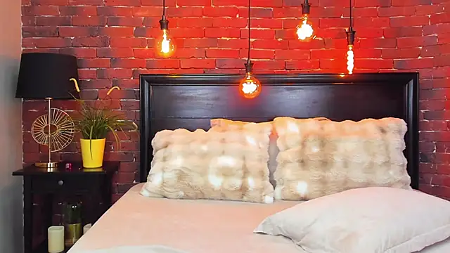 ChristynaRoss online show from 12/18/25, 08:45