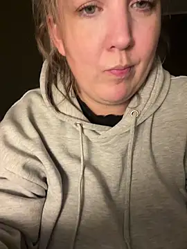 Anna Alexa online show from 12/17/25, 04:01