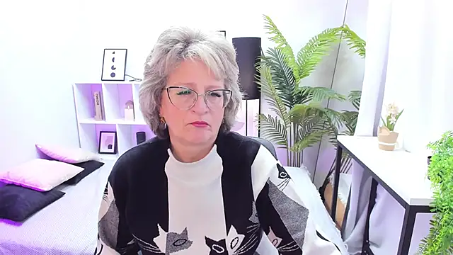 EvelynJoyful online show from 10/24/25, 05:17