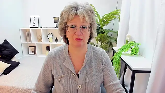 EvelynJoyful online show from 11/19/25, 05:07