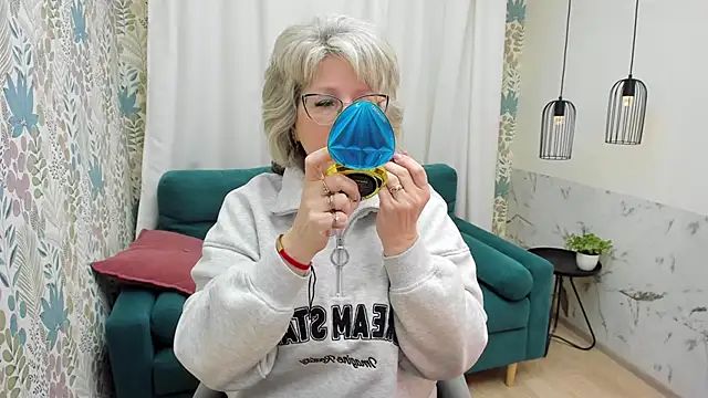 EvelynJoyful online show from 04/20/26, 05:10