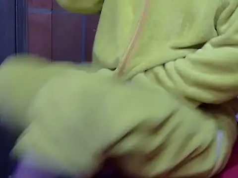 Snapshot of pamelasophia19 chatting on 10/31/25, 11:51 pamelasophia19 online show from 10/31/25, 11:51