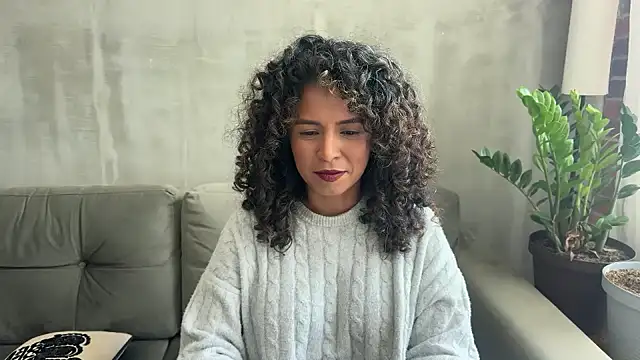 Snapshot of illaroom chatting on 12/10/24, 07:22 illaroom online show from 12/10/24, 07:22