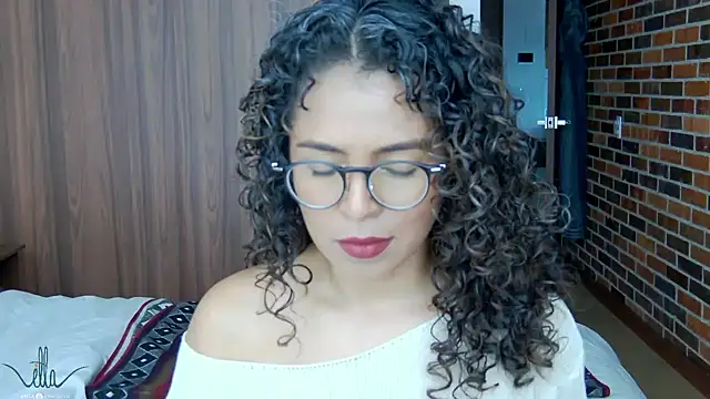 Snapshot of illaroom chatting on 12/02/24, 06:49 illaroom online show from 12/02/24, 06:49