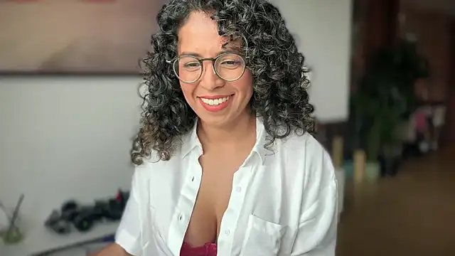 Snapshot of illaroom chatting on 10/28/25, 04:50 illaroom online show from 10/28/25, 04:50