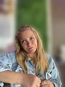 AnastasiaAniess online show from 04/09/26, 08:42