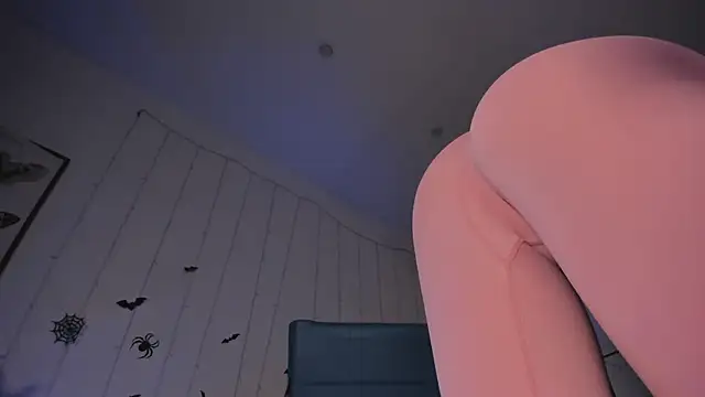 LilianKroft online show from 10/21/25, 11:42