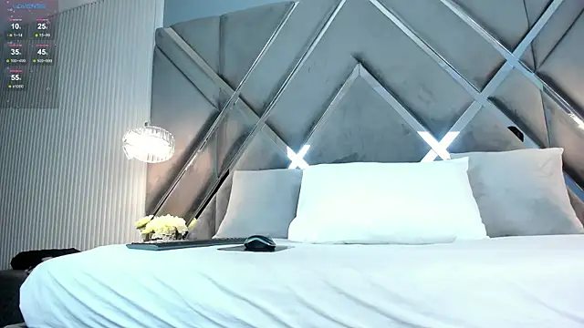 Snapshot of myax_evans chatting on 11/28/25, 11:43 myax evans online show from 11/28/25, 11:43