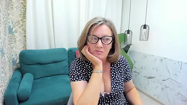 Snapshot of LeaPure chatting on 07/25/26, 05:15 LeaPure online show from 07/25/26, 05:15