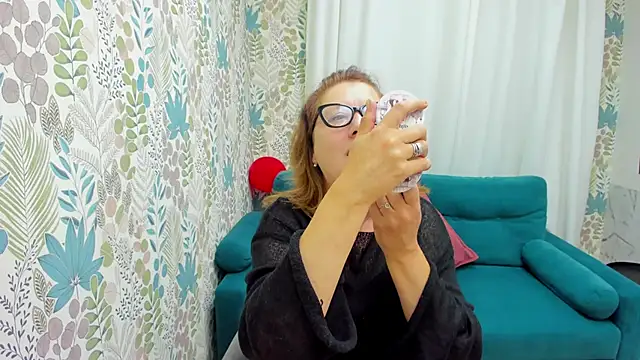 LeaPure online show from 09/27/25, 05:13