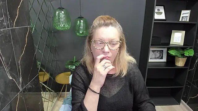 LeaPure online show from 03/01/25, 05:09