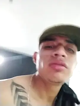 Snapshot of anonymo8976 chatting on 10/29/25, 04:33 anonymo8976 online show from 10/29/25, 04:33