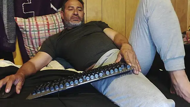 Snapshot of dantehot2020 chatting on 03/01/26, 04:01 dantehot2020 online show from 03/01/26, 04:01